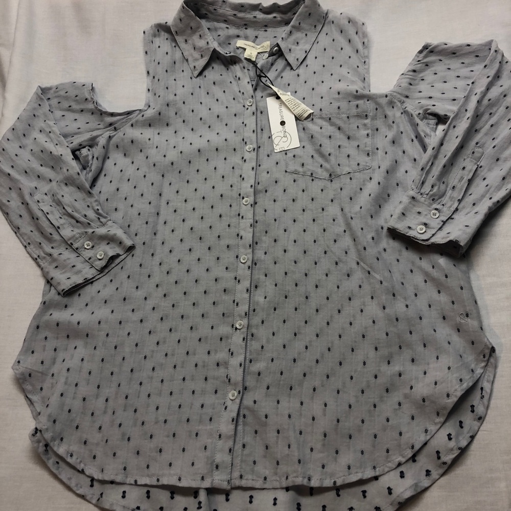 NWT Treasure & Bond pale grey cold-shoulder top